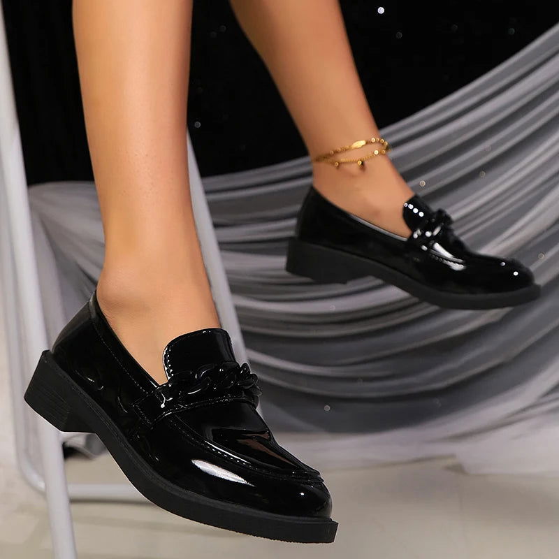 Mocassins Femme Noirs avec Chaîne Épaisse - Classe Intemporelle