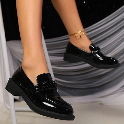 Mocassins Femme Noirs avec Chaîne Épaisse - Classe Intemporelle