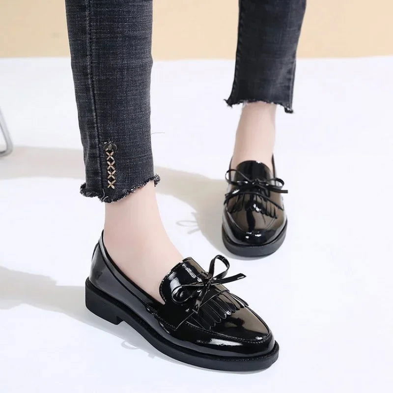 Mocassins Femme Vernis avec Franges – Audace et Raffinement