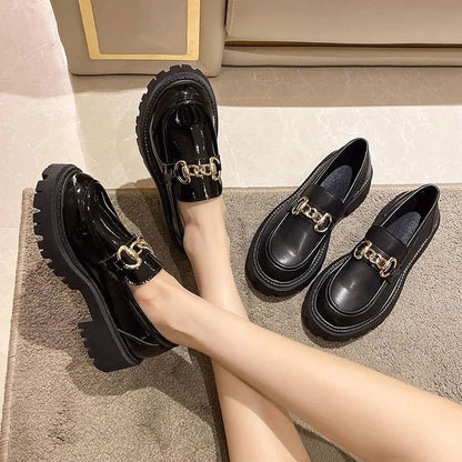 Mocassins Femme avec Chaîne Métallique - Confort et Robustesse