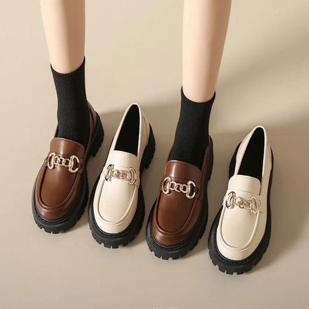 Mocassins Femme avec Chaîne Métallique - Confort et Robustesse