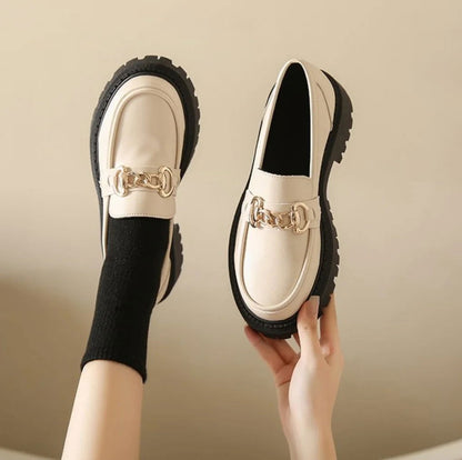 Mocassins Femme avec Chaîne Métallique - Confort et Robustesse