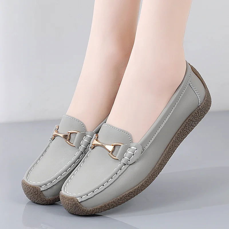 Mocassins Femme avec Ornement Doré – Charme et Confort Quotidien