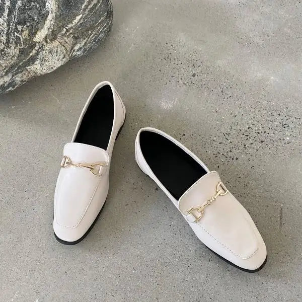 Mocassins Femme en Cuir Lisse avec Détail Métallique