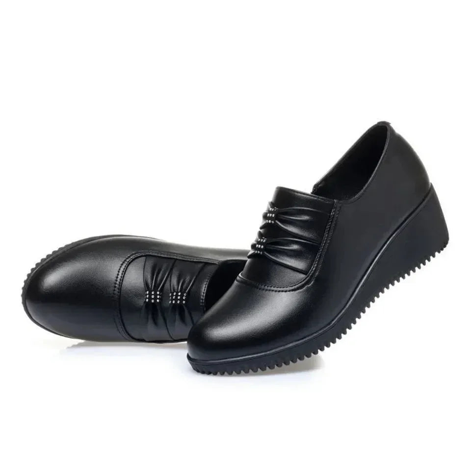 Mocassins Femme en Cuir à Talons Compensés – Confort et Modernité