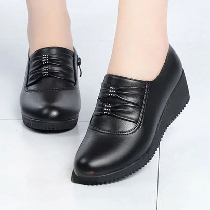 Mocassins Femme en Cuir à Talons Compensés – Confort et Modernité