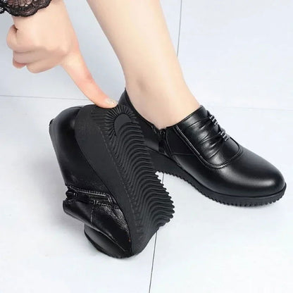 Mocassins Femme en Cuir à Talons Compensés – Confort et Modernité