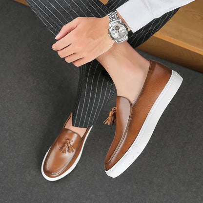 Mocassins Homme Moderne en Cuir avec Pompons