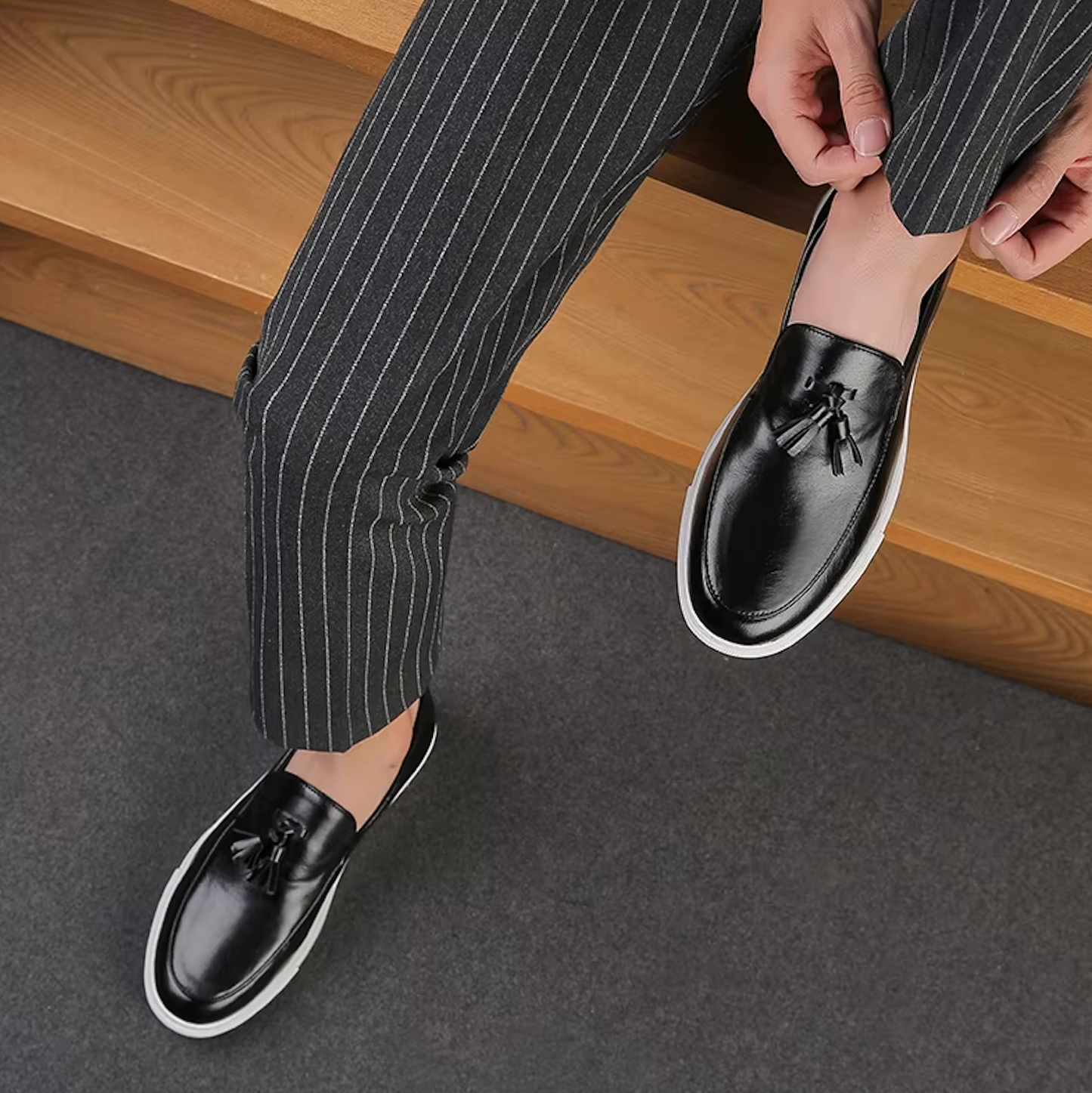 Mocassins Homme Moderne en Cuir avec Pompons