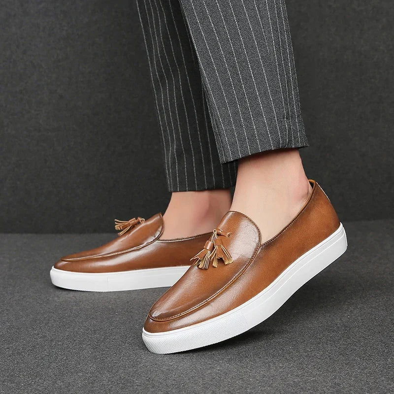 Mocassins Homme Moderne en Cuir avec Pompons