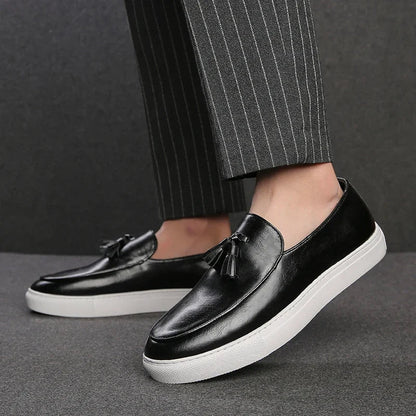 Mocassins Homme Moderne en Cuir avec Pompons
