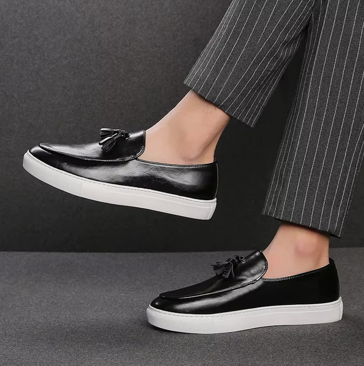 Mocassins Homme Moderne en Cuir avec Pompons